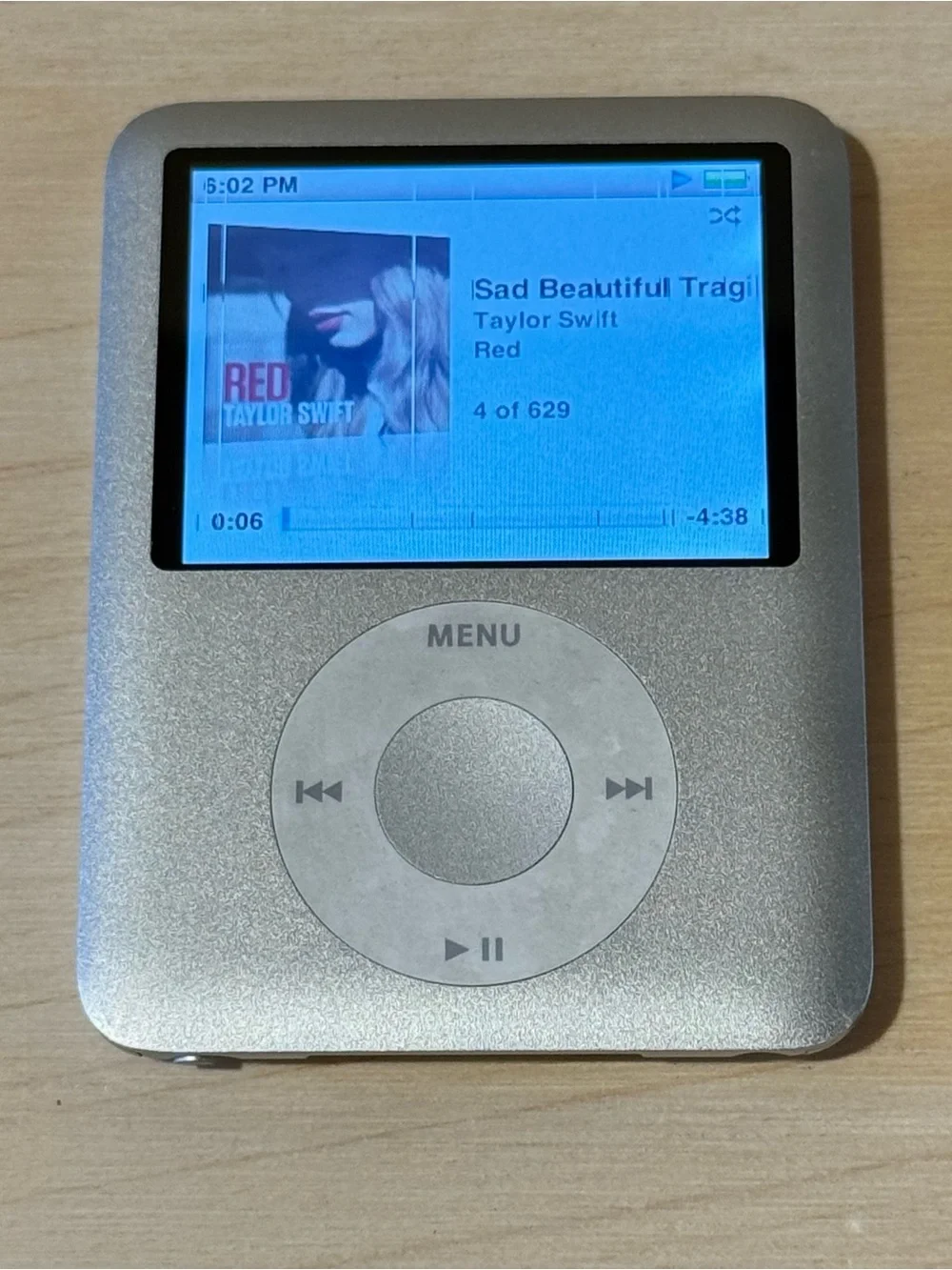 iPod Nano A1236 4GB Silver Tested Battery 8-10Hr w/Charg-629Songs Read Info Blw!